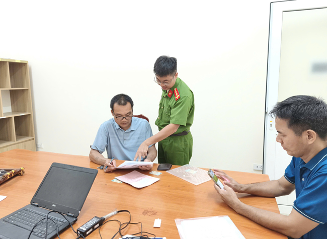 Công an xã Hạ Bằng ra mắt 5 điểm tiếp công dân tại cơ sở- Ảnh 2.