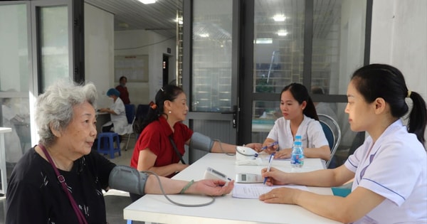 Gần 1.000 người cao tuổi phường Định Công được khám sức khỏe miễn phí