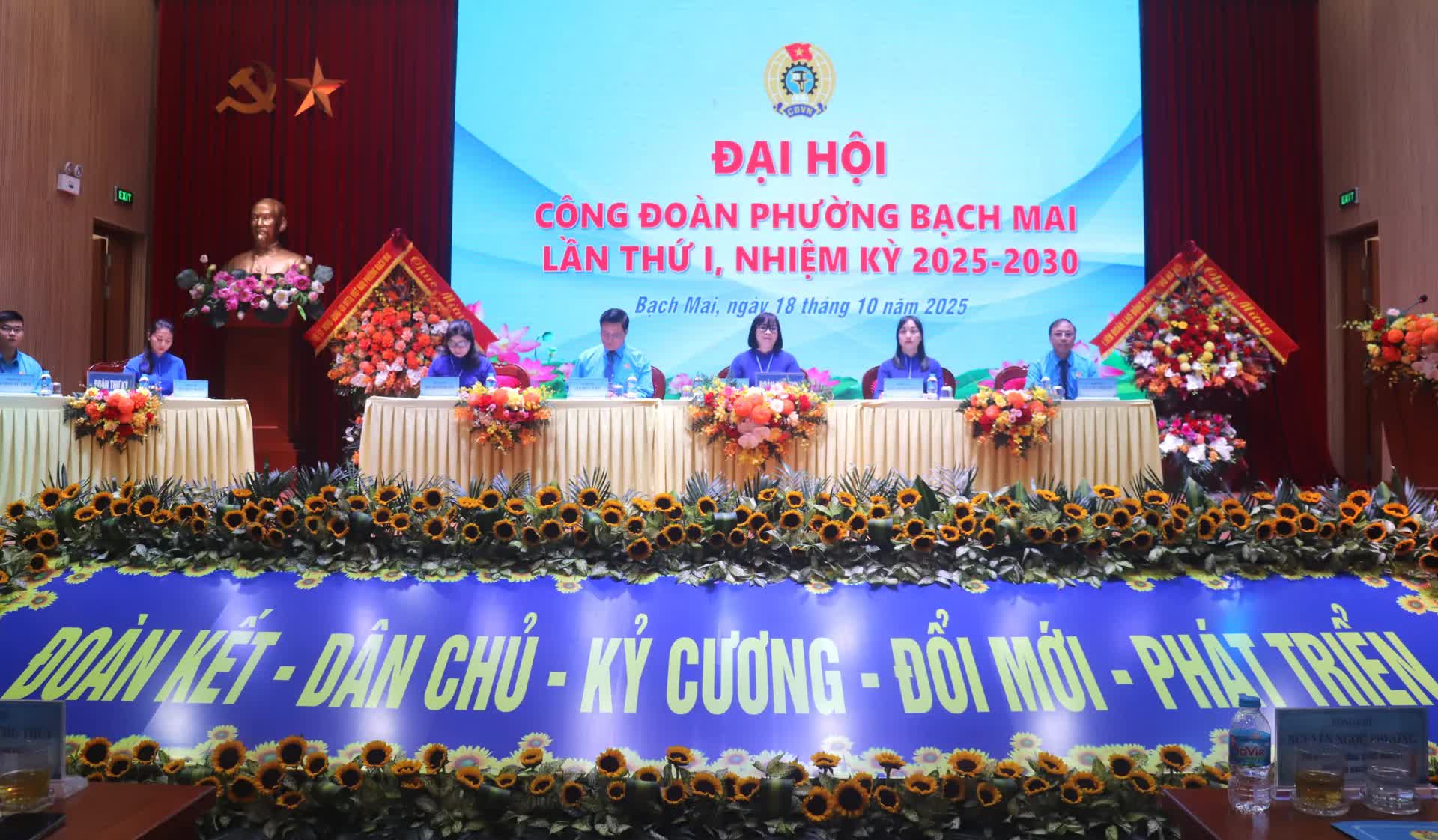 Ra mắt Ban Chấp hành Công đoàn phường Bạch Mai khóa I gồm 9 đồng chí- Ảnh 2.