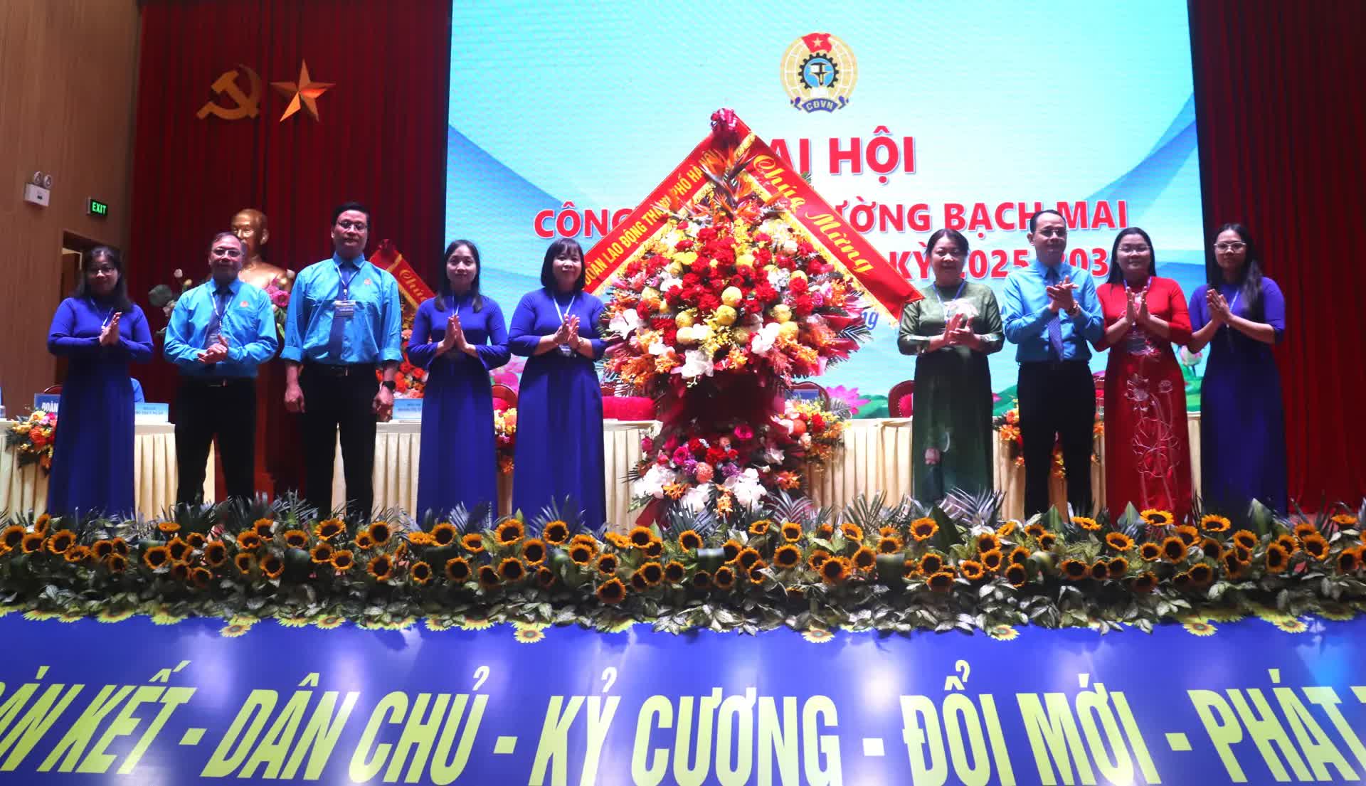 Ra mắt Ban Chấp hành Công đoàn phường Bạch Mai khóa I gồm 9 đồng chí- Ảnh 5.