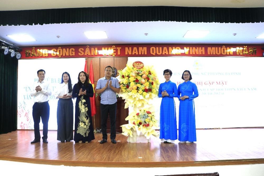 Đồng chí Phạm Quang Thanh, Thành ủy viên, Bí thư Đảng ủy, Chủ tịch HĐND phường Ba Đình trở thành hội viên danh dự của tổ chức Hội- Ảnh 1.