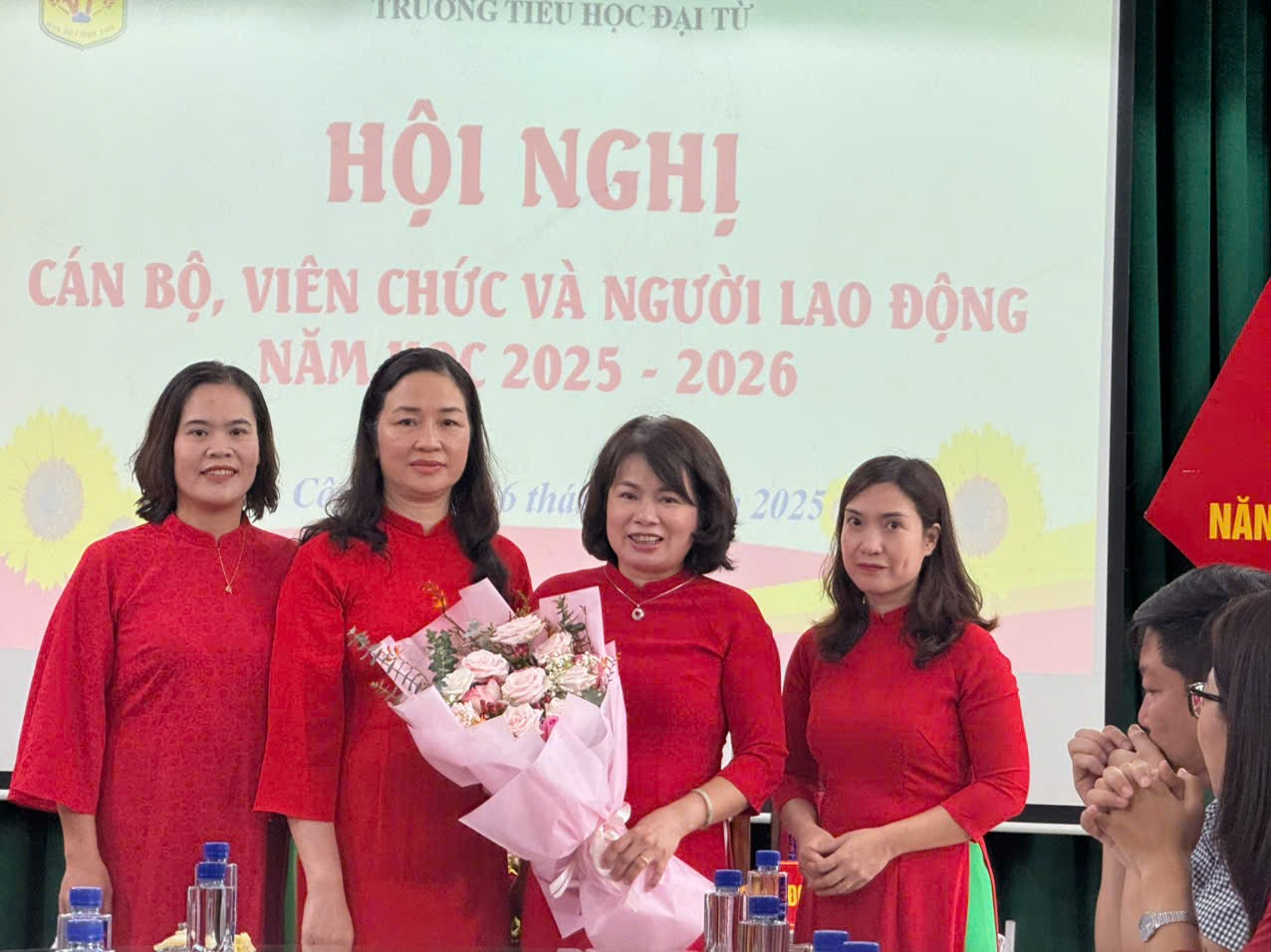 Hội nghị cán bộ công chức, viên chức và người lao động trường Tiểu học Đại Từ phường Định Công, thành phố Hà Nội- Ảnh 1.