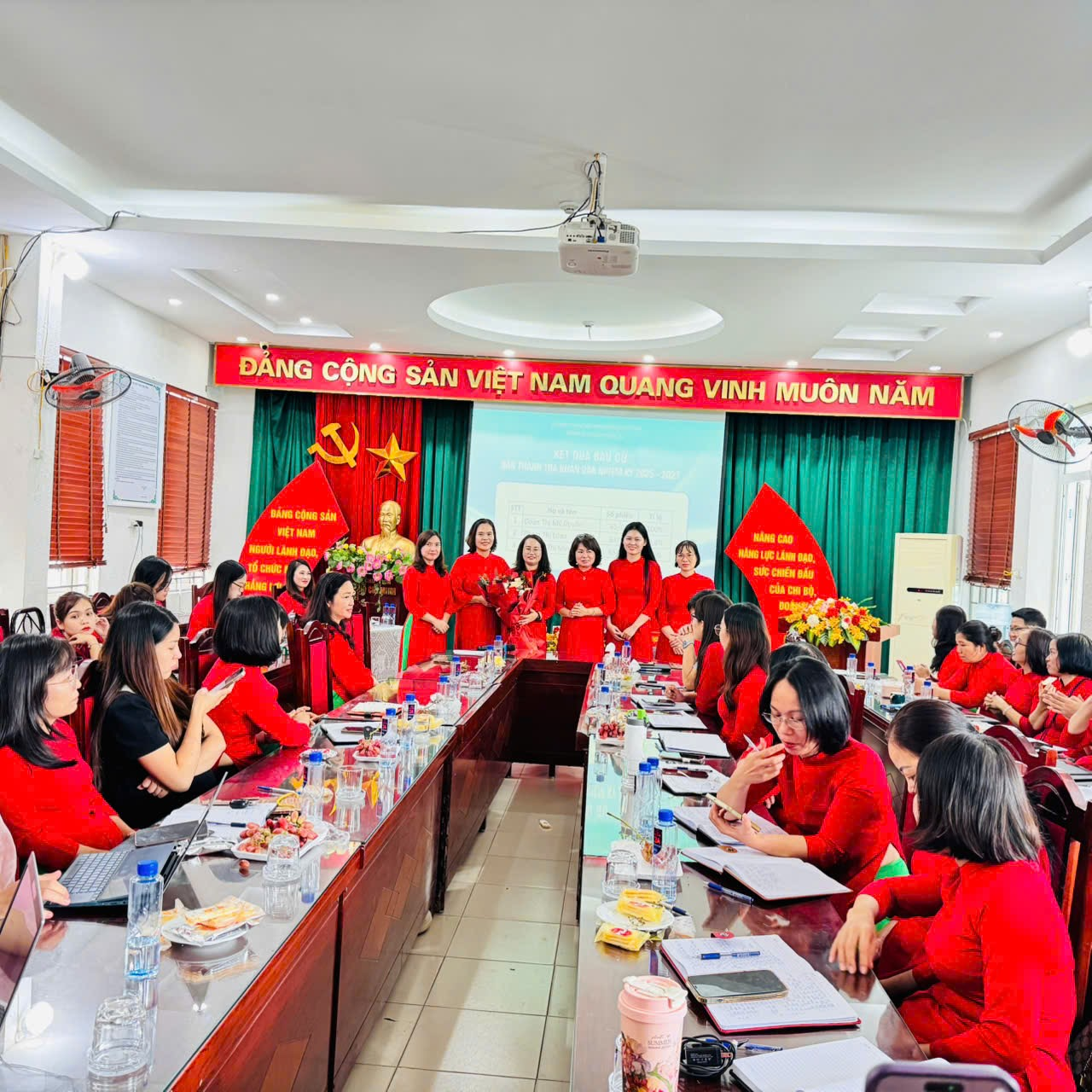 Hội nghị cán bộ công chức, viên chức và người lao động trường Tiểu học Đại Từ phường Định Công, thành phố Hà Nội- Ảnh 4.