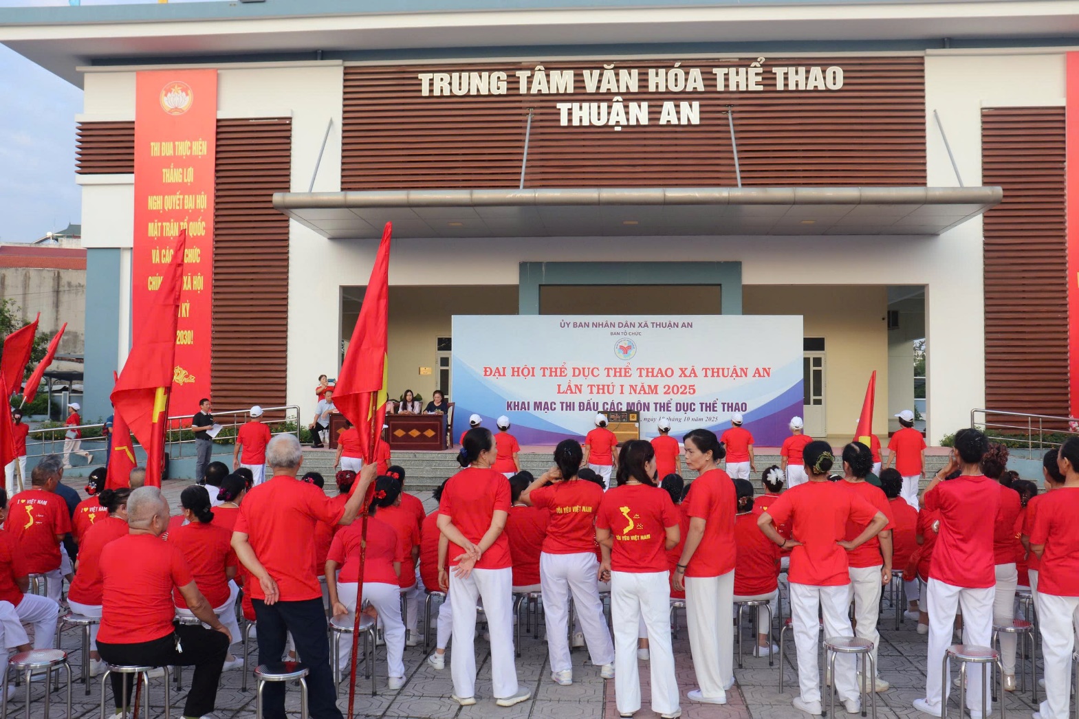 Ấn tượng nội dung thi đồng diễn thể dục dưỡng sinh- Ảnh 1.