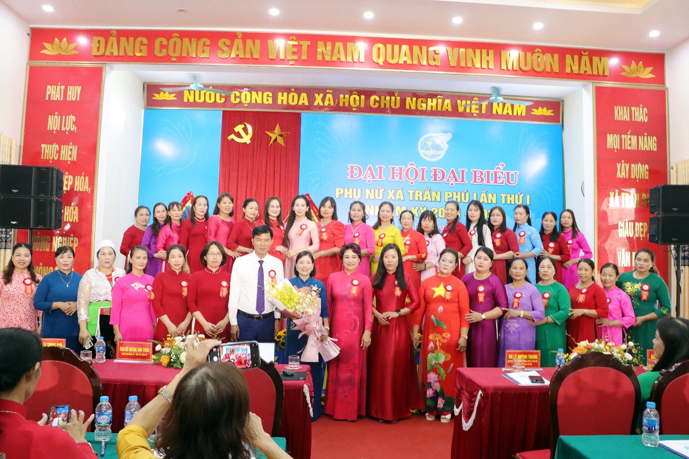 A group of people in red and pink dresses  AI-generated content may be incorrect.