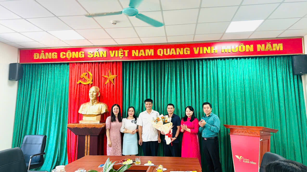 Phường Xuân Đỉnh tổ chức Hội nghị công bố và trao quyết định về công tác cán bộ- Ảnh 2.