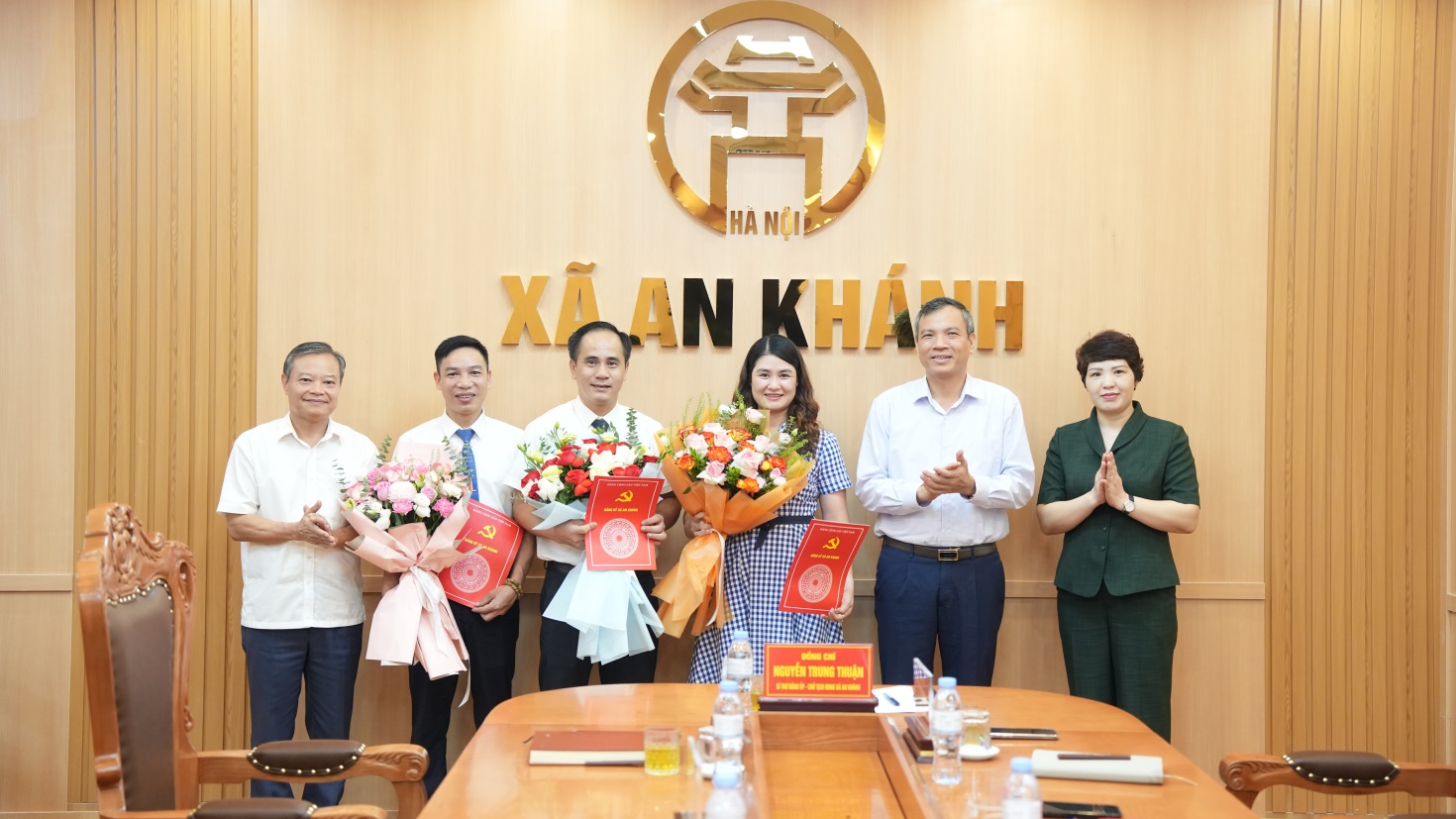 Ban Thường vụ Đảng uỷ xã An Khánh công bố Quyết định về công tác cán bộ- Ảnh 1.