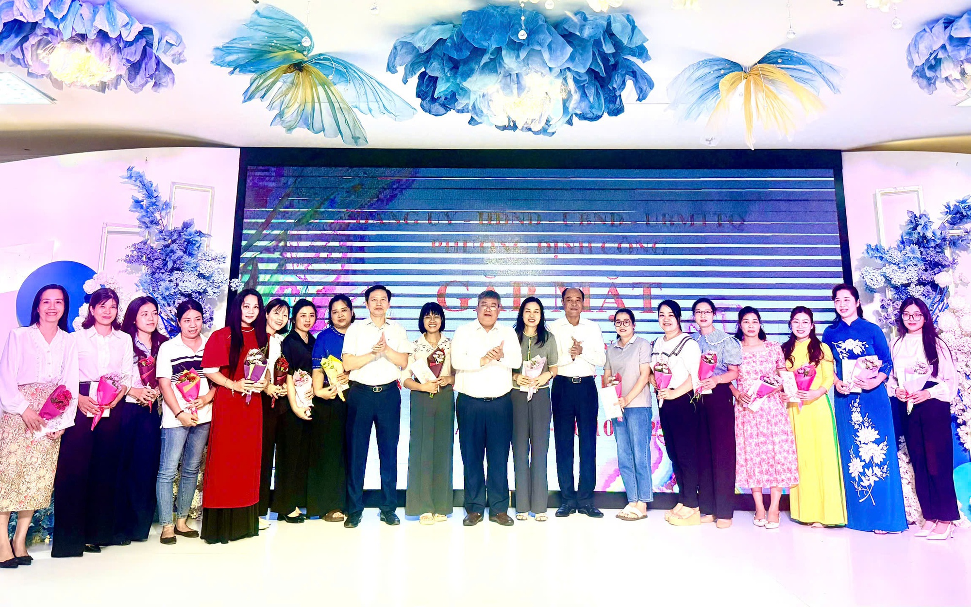 PHƯỜNG ĐỊNH CÔNG TỔ CHỨC GẶP MẶT KỶ NIỆM 95 NĂM NGÀY PHỤ NỮ VIỆT NAM 20/10