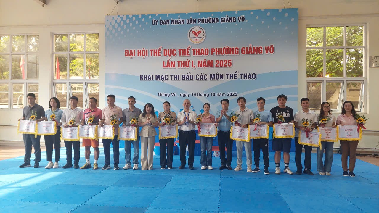Khai mạc Đại hội Thể dục Thể thao phường Giảng Võ lần thứ I - Ảnh 2.