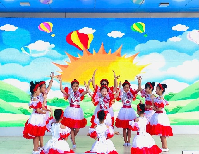 TRƯỜNG TIỂU HỌC TRẦN PHÚ&nbsp;CHÀO MỪNG NGÀY PHỤ NỮ VIỆT NAM 20/10 TRI ÂN CÁC BÀ, CÁC MẸ, CÁC CÔ CỦA HỌC SINH, GIAO LƯU VỚI NHÀ THƠ BẢO NGỌC- Ảnh 3.