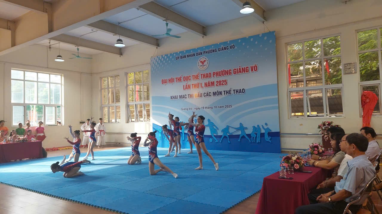 Khai mạc Đại hội Thể dục Thể thao phường Giảng Võ lần thứ I - Ảnh 1.