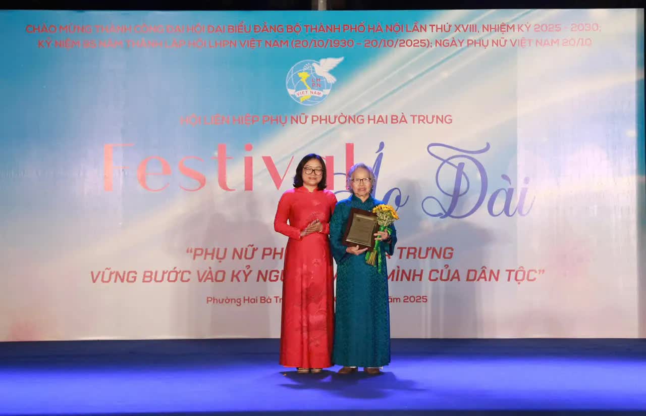Festival áo dài “Phụ nữ phường Hai Bà Trưng vững bước vào kỷ nguyên vươn mình của dân tộc”- Ảnh 5.