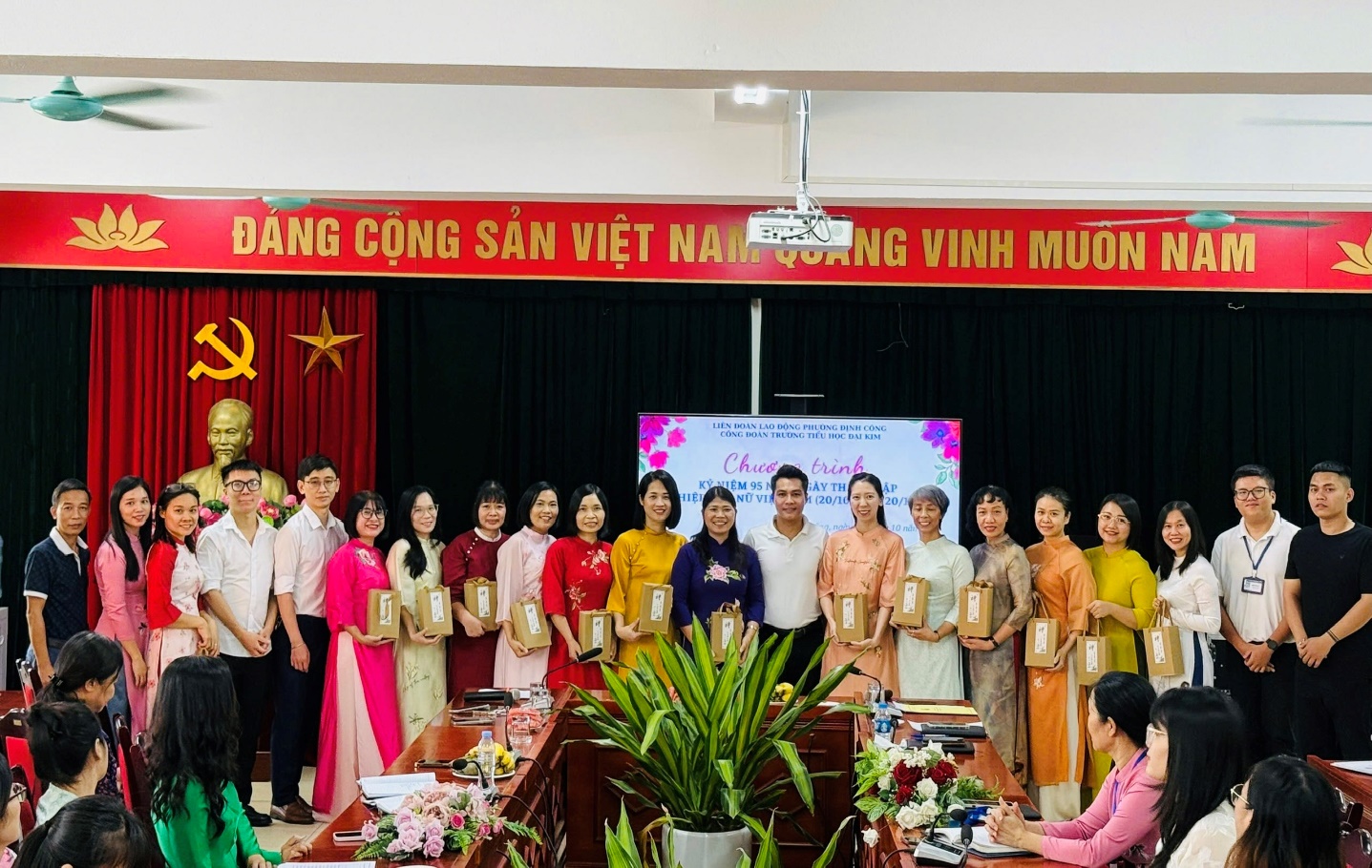 Công đoàn trường Tiểu học Đại Kim tổ chức kỷ niệm 95 năm ngày thành lập Hội Liên hiệp Phụ nữ Việt Nam (20/10/1930 - 20/10/2025)- Ảnh 2.