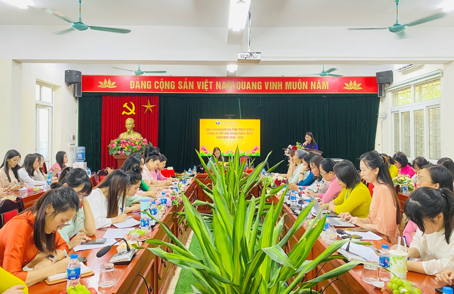 Trường Tiểu học Đại Kim tổ chức thành công Hội nghị Cán bộ Viên chức, Xây dựng kế hoạch năm học 2025-2026- Ảnh 1.