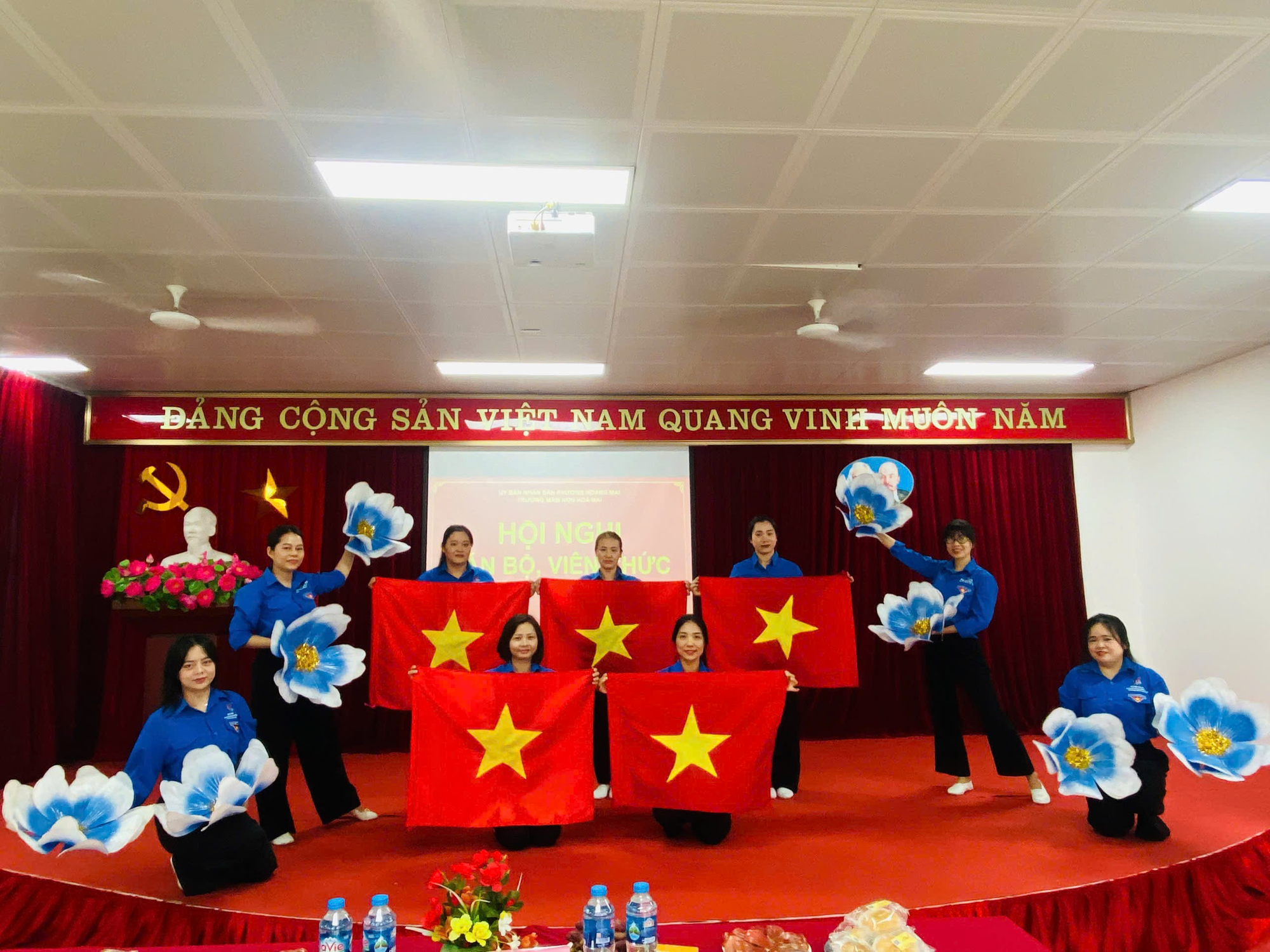 HỘI NGHỊ CÔNG CHỨC, VÊN CHỨC, NGƯỜI LAO ĐỘNG TẠI TRƯỜNG MẦM NON HOA MAI – NĂM HỌC 2025-2026- Ảnh 1.