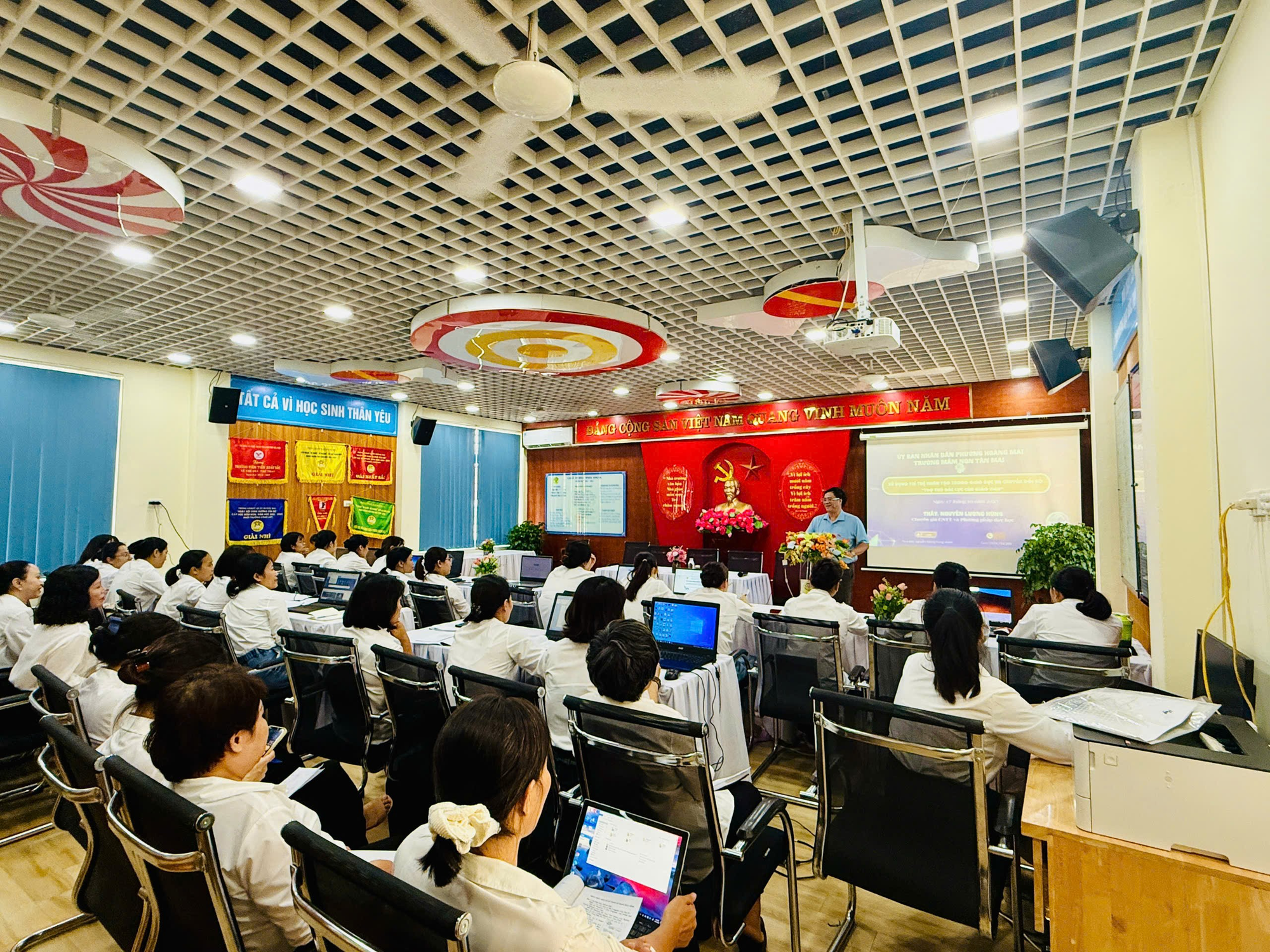 TRƯỜNG MẦM NON TÂN MAI TỔ CHỨC BỒI DƯỠNG CÔNG NGHỆ THÔNG TIN CHO CÁN BỘ, GIÁO VIÊN, NHÂN VIÊN- Ảnh 2.