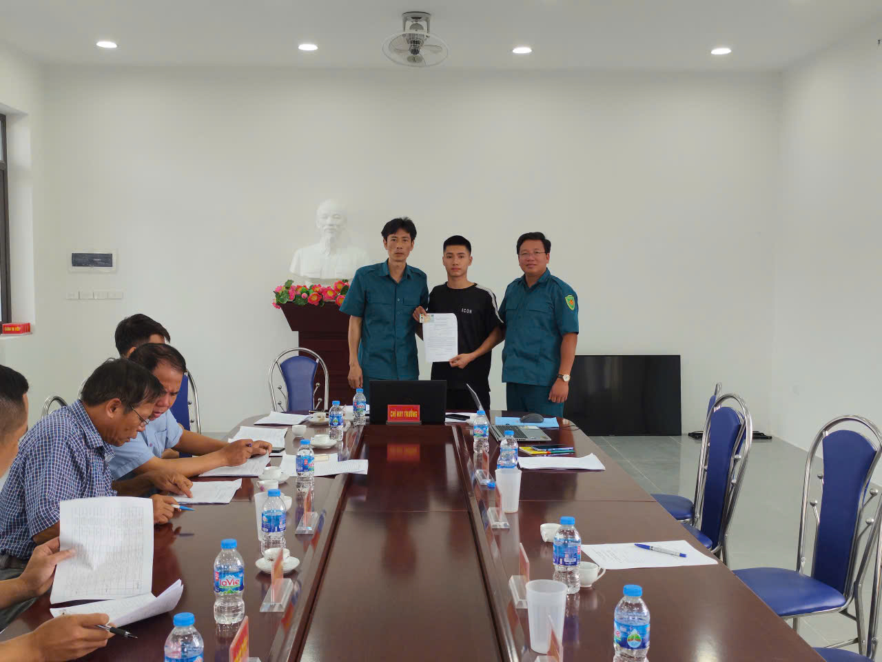 Nhiều thanh niên xã Hồng Sơn viết đơn tình nguyện nhập ngũ năm 2026- Ảnh 1.