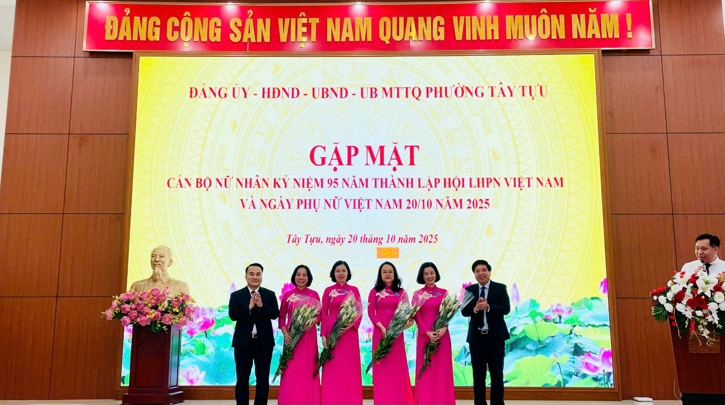 Phường Tây Tựu: Gặp mặt nữ cán bộ, công chức, viên chức, người lao động nhân Ngày Phụ nữ Việt Nam 20/10- Ảnh 1.