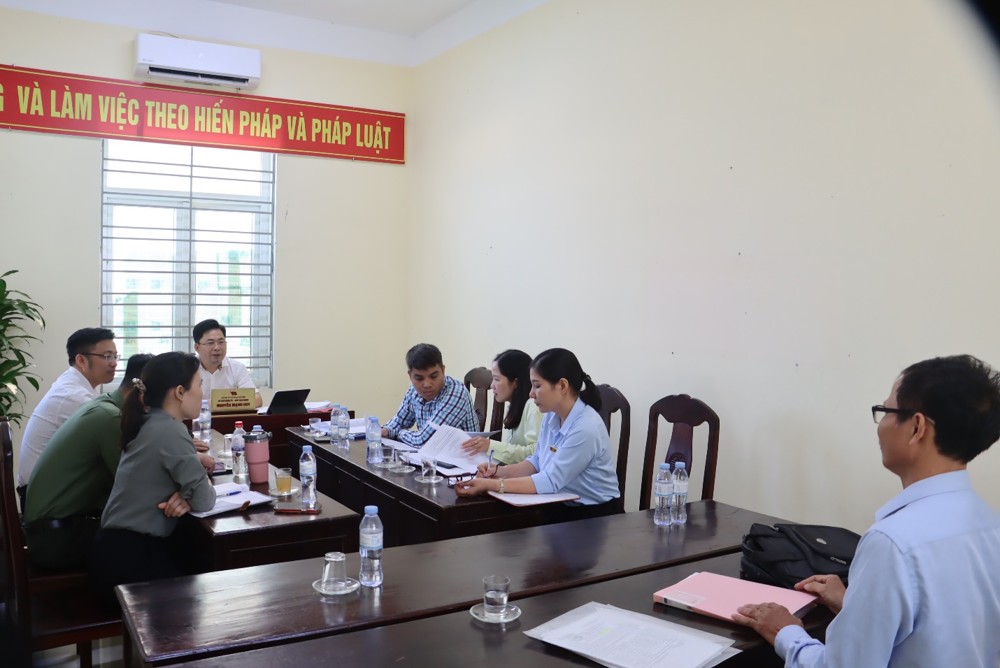 Đồng chí Bí thư Đảng uỷ, Chủ tịch HĐND xã tiếp công dân định kỳ- Ảnh 1.