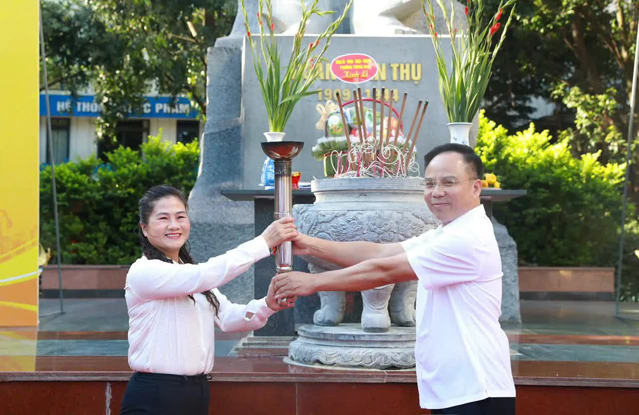 Phường Tương Mai tổ chức Lễ xin lửa và rước đuốc mở màn Đại hội Thể dục Thể thao lần thứ Nhất năm 2025- Ảnh 1.