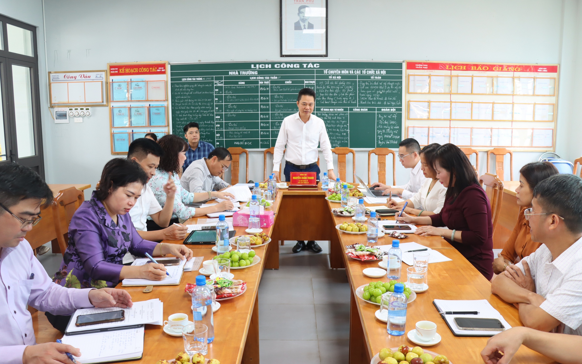 Thường trực Đảng uỷ xã làm việc với Trường THCS Trần Phú