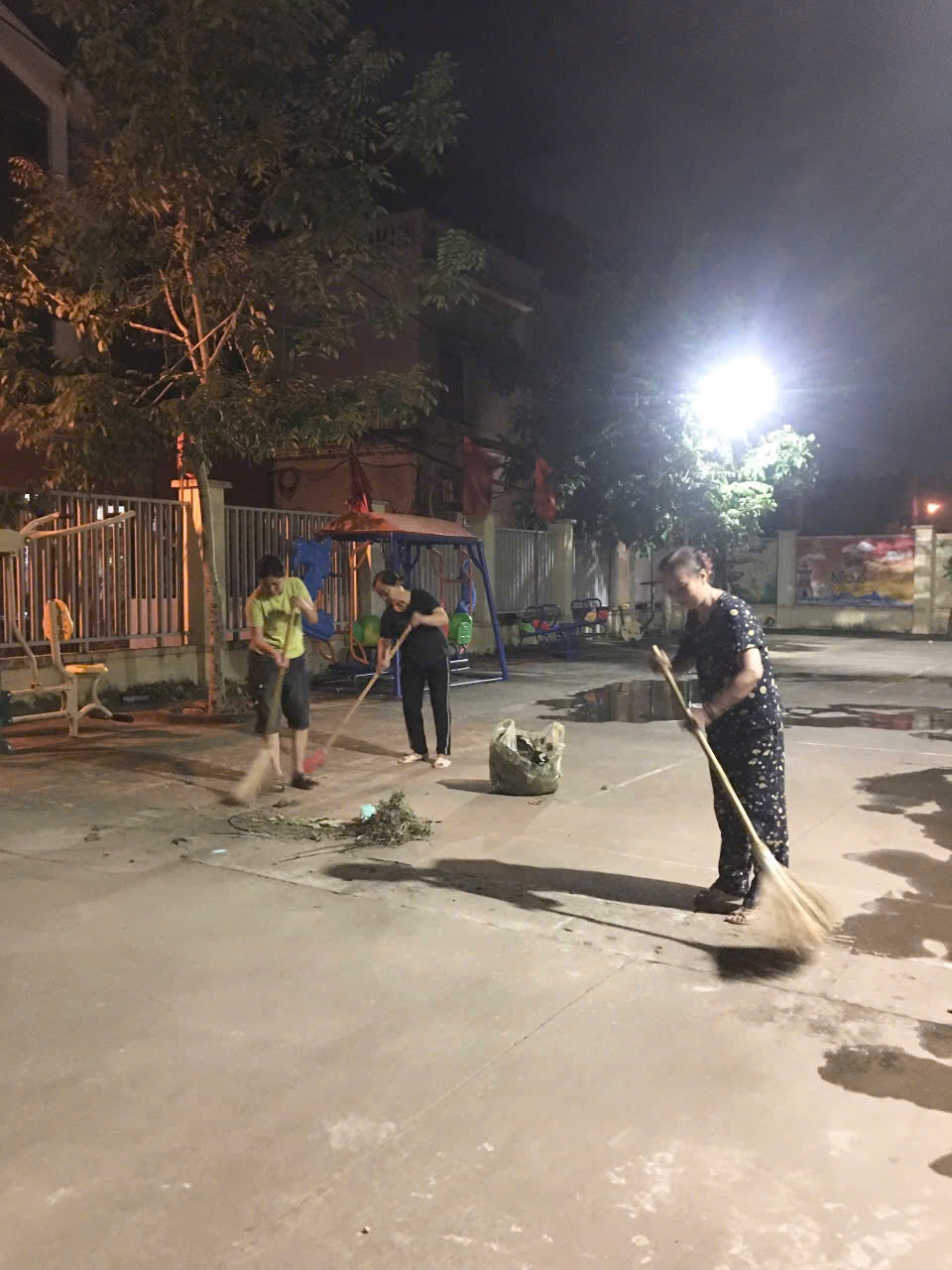 PHƯỜNG THƯỢNG CÁT: LAN TỎA PHONG TRÀO “SÁNG – XANH – SẠCH – ĐẸP” HƯỚNG TỚI ĐÔ THỊ VĂN MINH, BỀN VỮNG- Ảnh 4.