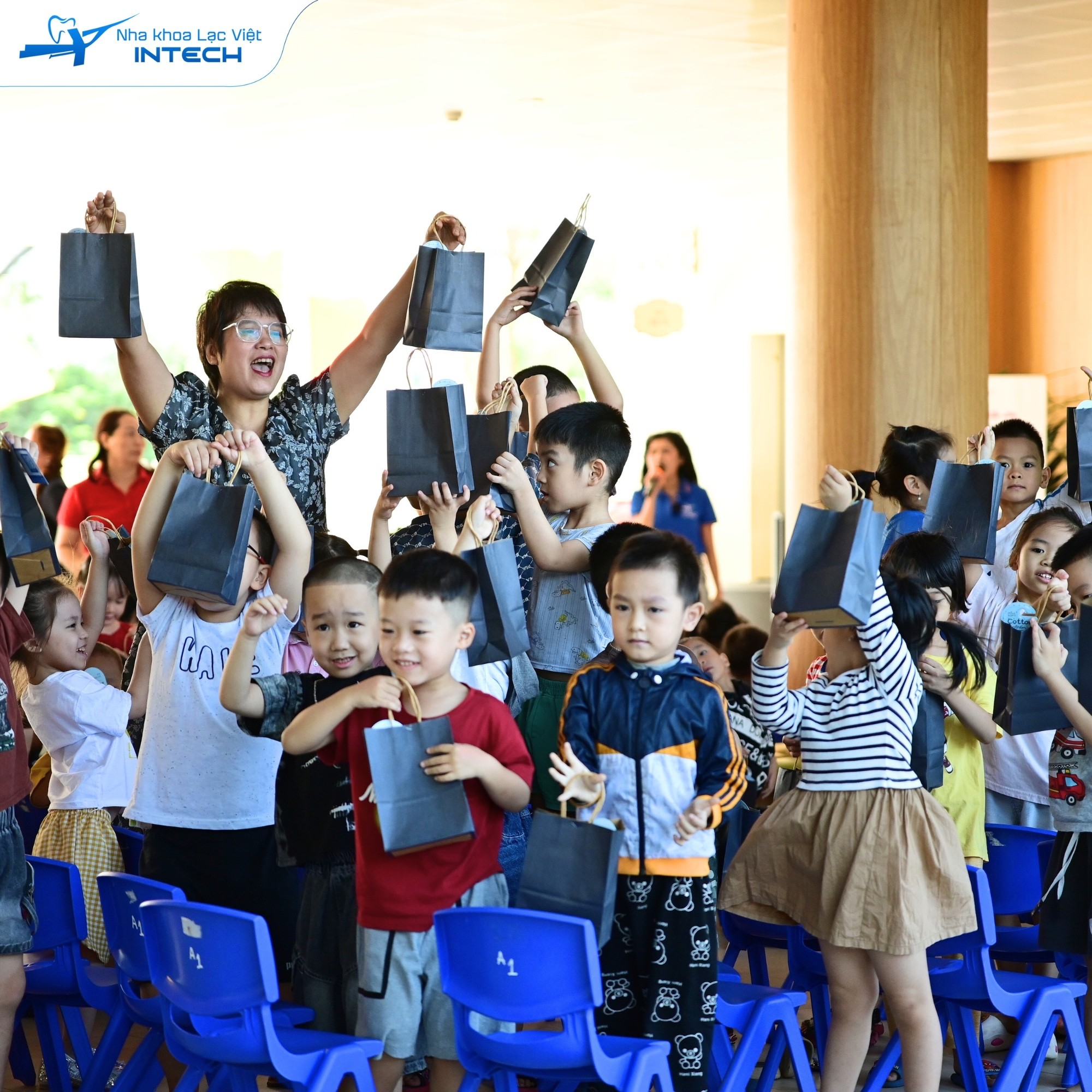 TRƯỜNG MẦM NON SAO MAI PHỐI HỢP NHA KHOA LẠC VIỆT INTECH KIDS TỔ CHỨC CHƯƠNG TRÌNH
"HÀNH TRÌNH NỤ CƯỜI LẠC VIỆT"- Ảnh 3.
