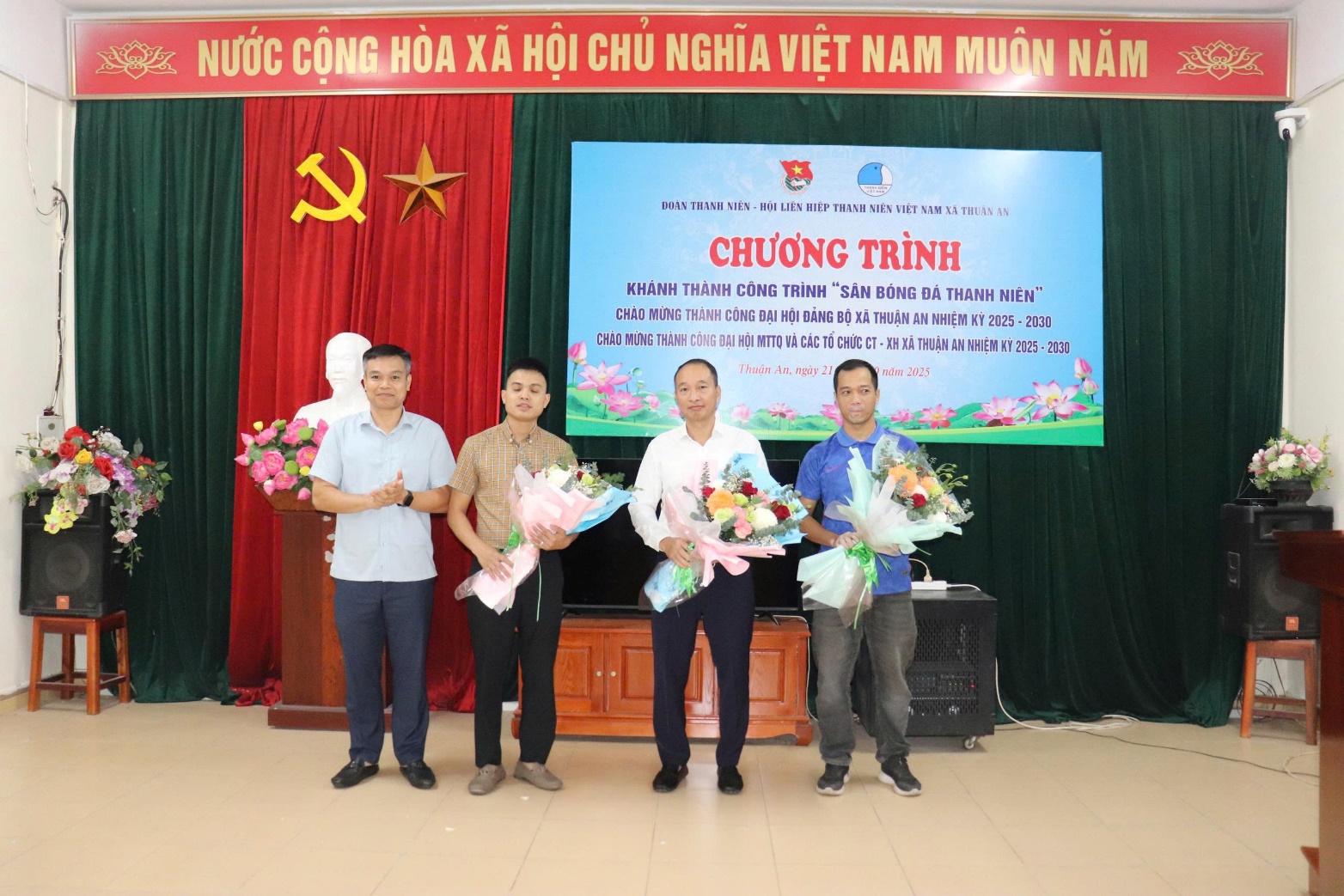 Đoàn Thanh niên xã Thuận An khánh thành công trình Sân bóng đá Thanh niên- Ảnh 3.