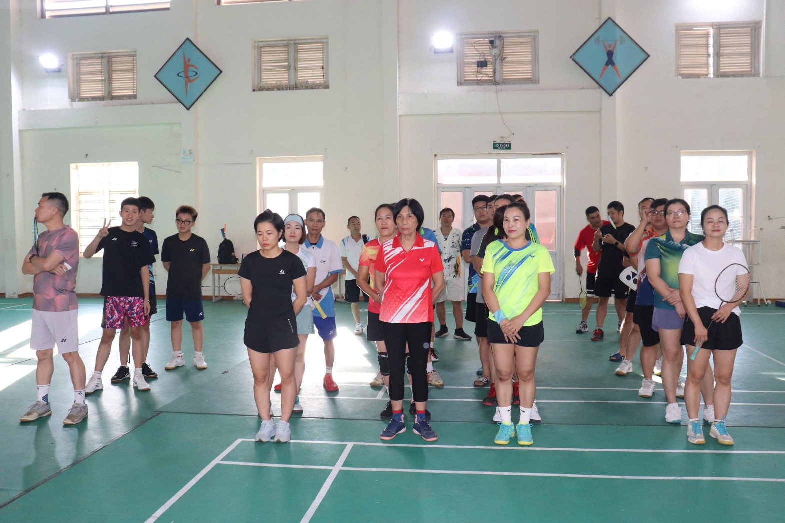 A group of people standing in a gym  AI-generated content may be incorrect.