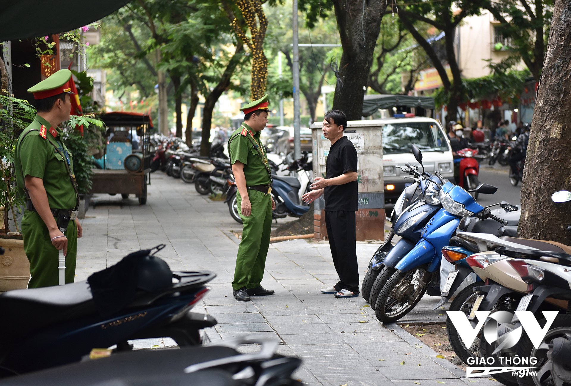 Ban Chỉ đạo 197 phường Cửa Nam tăng cường xử lý trật tự đô thị- Ảnh 2.