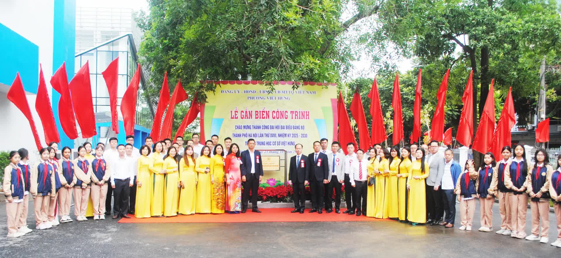 Phường Việt Hưng- gắn biển công trình chào mừng thành công Đại hội Đảng bộ thành phố Hà Nội- Ảnh 5.