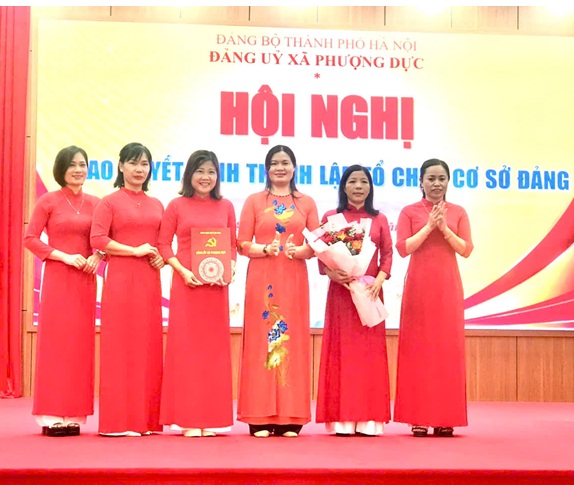 Trao các quyết định thành lập Tổ chức cơ sở Đảng- Ảnh 1.