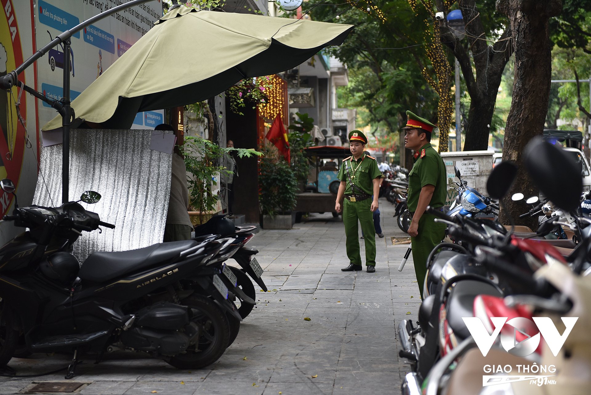 Ban Chỉ đạo 197 phường Cửa Nam tăng cường xử lý trật tự đô thị- Ảnh 1.