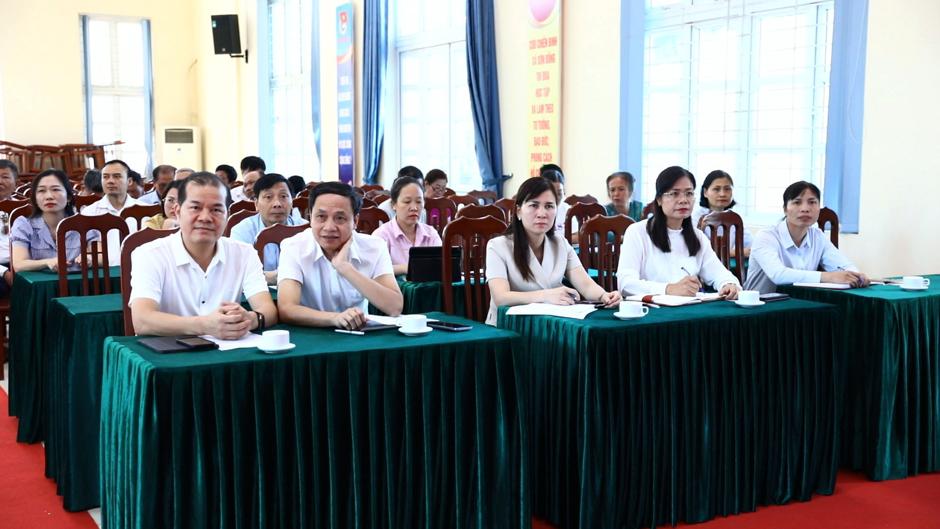 Hội nghị lần thứ Hai UB MTTQ xã Sơn Đồng thống nhất đổi tên Ban Công tác Mặt trận khu dân cư các thôn bị trùng sau khi sắp xếp đơn vị hành chính trên địa bàn xã- Ảnh 3.