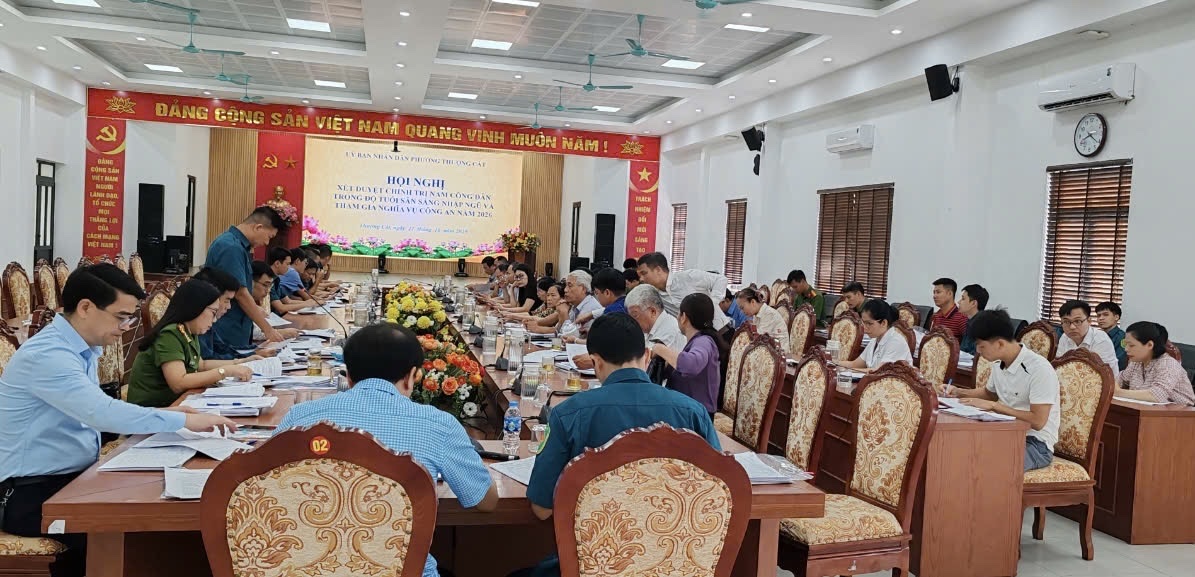 PHƯỜNG THƯỢNG CÁT TỔ CHỨC HỘI NGHỊ XÉT DUYỆT CHÍNH TRỊ TUYỂN NAM CÔNG DÂN TRONG ĐỘ TUỔI SẴN SÀNG NHẬP NGŨ VÀ THỰC HIỆN NGHĨA VỤ CÔNG AN NĂM 2026- Ảnh 1.