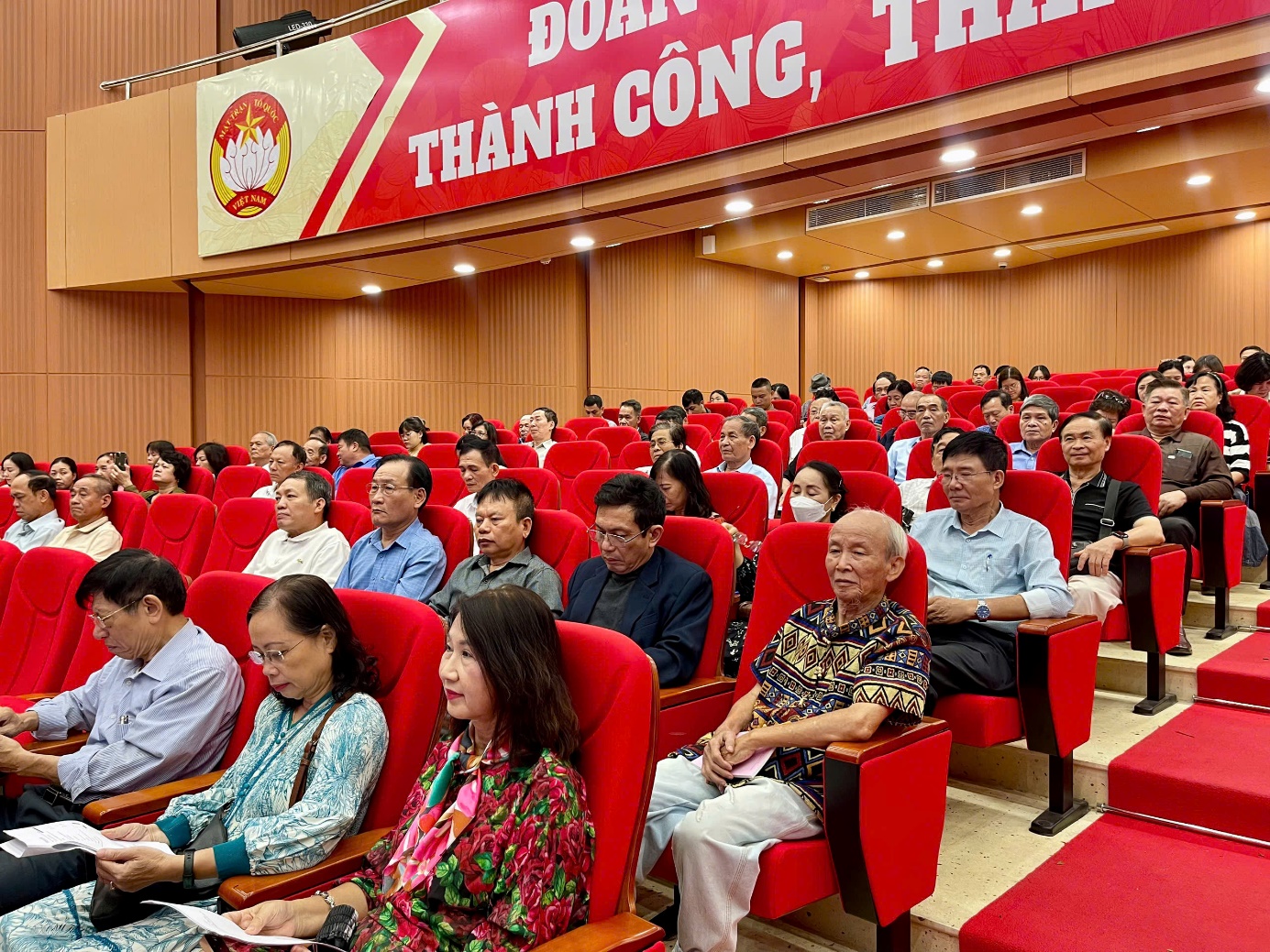 Đảng ủy phường Cầu Giấy tổ chức Hội nghị thông báo nhanh kết quả Đại hội đại biểu Đảng bộ thành phố Hà Nội lần thứ XVIII nhiệm kỳ 2025-2030- Ảnh 5.