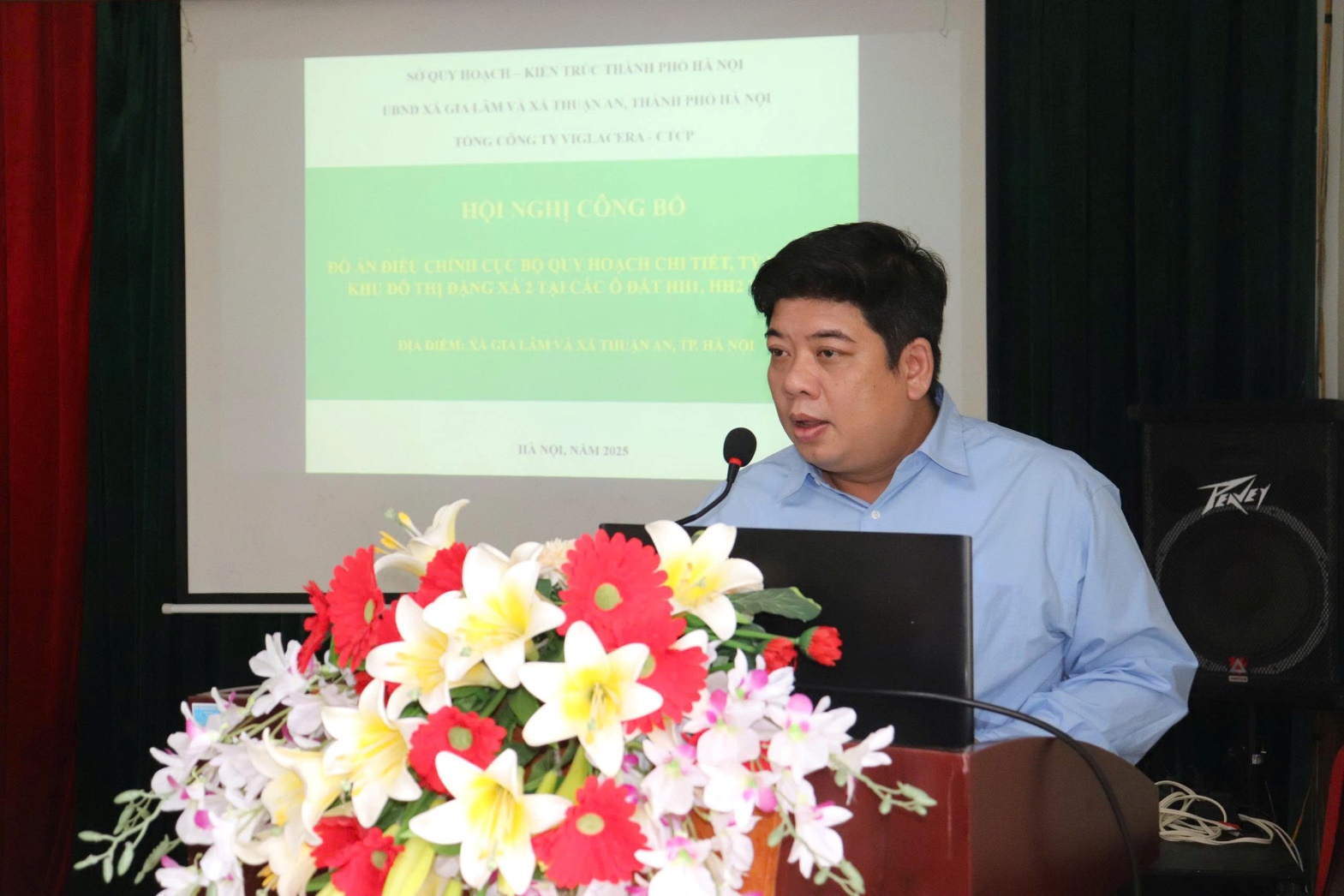 A person speaking at a podium  AI-generated content may be incorrect.