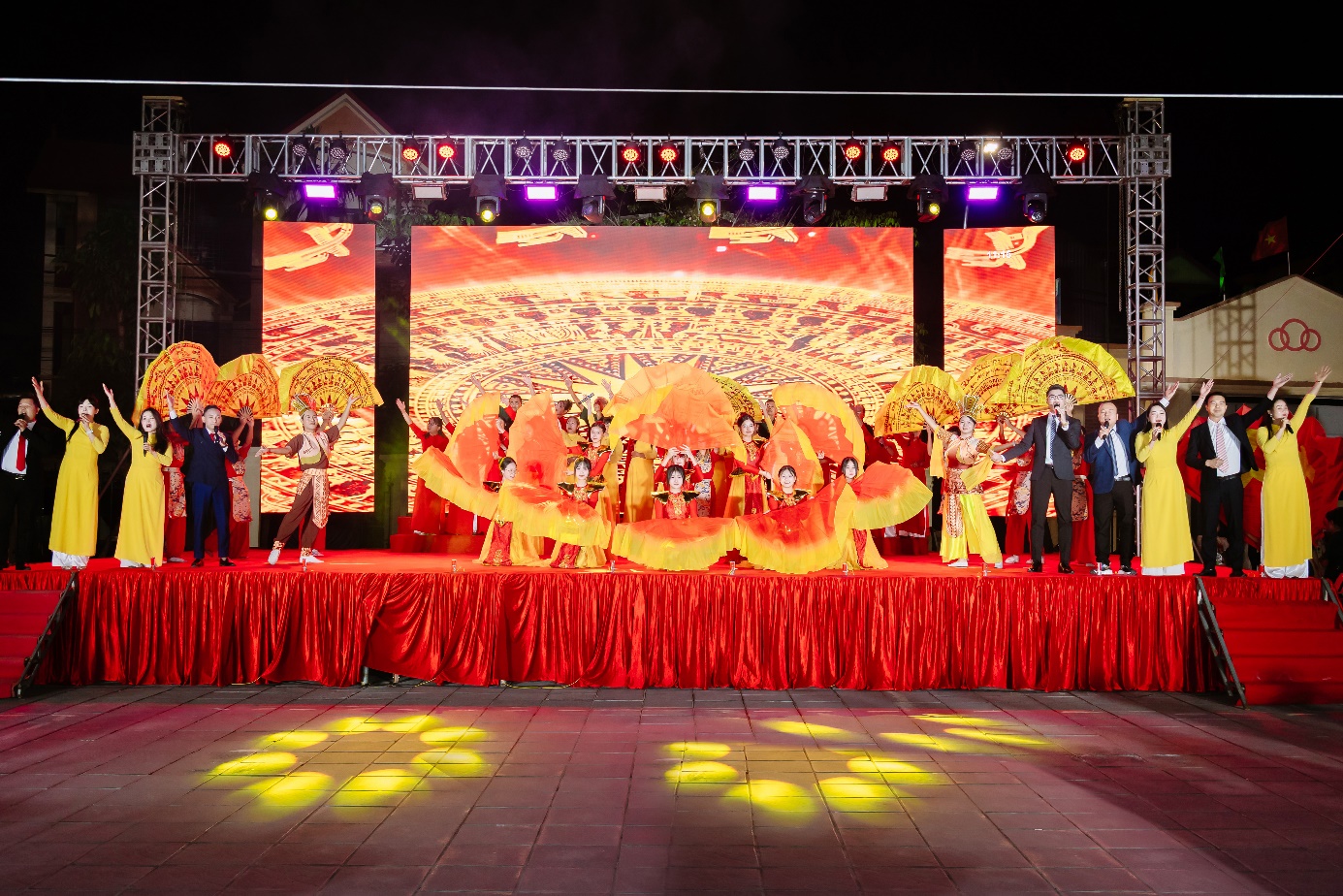 UỶ BAN MẶT TRẬN TỔ QUỐC VIỆT NAM XÃ VĨNH THANH TỔ CHỨC CHƯƠNG TRÌNH HỘI THI VĂN NGHỆ VỚI CHỦ ĐỀ: “VĨNH THANH- BÀI CA ĐOÀN KẾT”.- Ảnh 7.