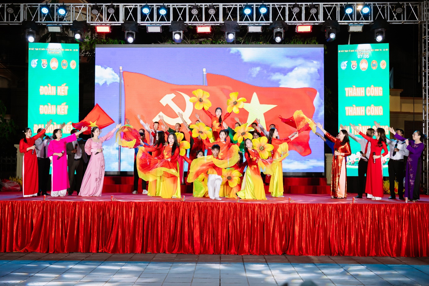 UỶ BAN MẶT TRẬN TỔ QUỐC VIỆT NAM XÃ VĨNH THANH TỔ CHỨC CHƯƠNG TRÌNH HỘI THI VĂN NGHỆ VỚI CHỦ ĐỀ: “VĨNH THANH- BÀI CA ĐOÀN KẾT”.- Ảnh 10.