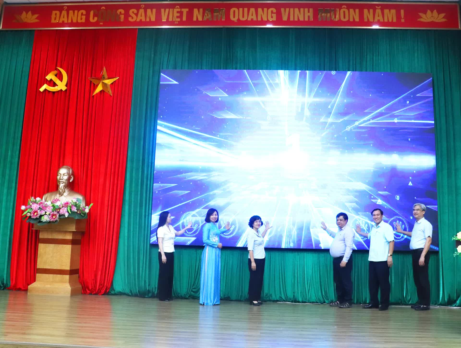 Phường Xuân Đỉnh: Nhiều giải pháp hiện thực hóa đô thị thông minh- Ảnh 2.