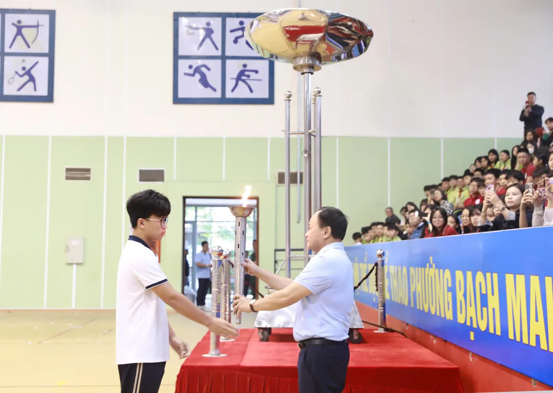 Sôi nổi 76 nội dung thi đấu tại Đại hội Thể dục Thể thao phường Bạch Mai- Ảnh 2.