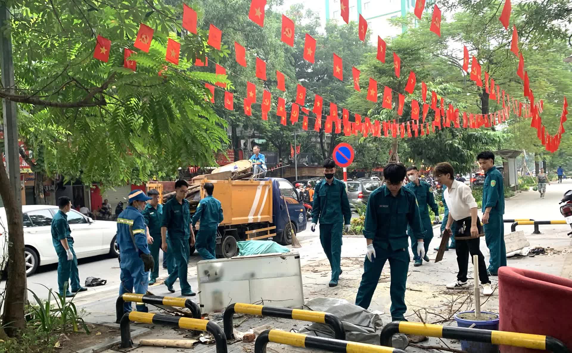 Phường Bạch Mai nỗ lực đưa Công viên Võ Thị Sáu trở nên sạch đẹp, phục vụ người dân- Ảnh 5.