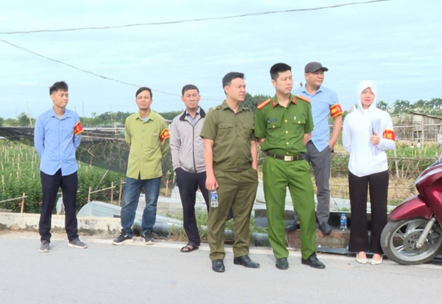 UBND xã Hoài Đức tổ chức cưỡng chế 4 trường hợp vi phạm pháp luật đất đai tại xã Đức Thượng (cũ)- Ảnh 3.