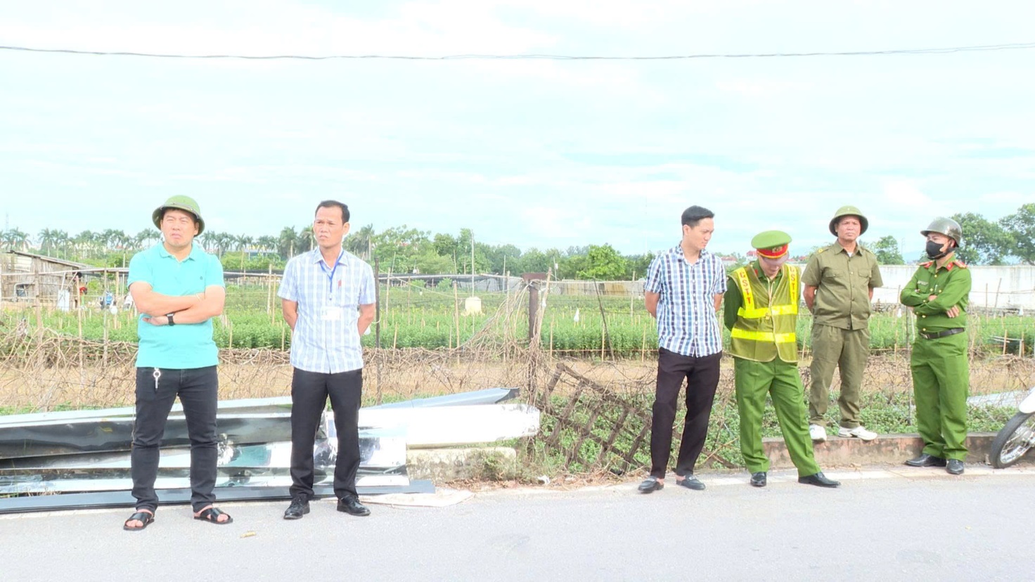 UBND xã Hoài Đức tổ chức cưỡng chế 4 trường hợp vi phạm pháp luật đất đai tại xã Đức Thượng (cũ)- Ảnh 2.