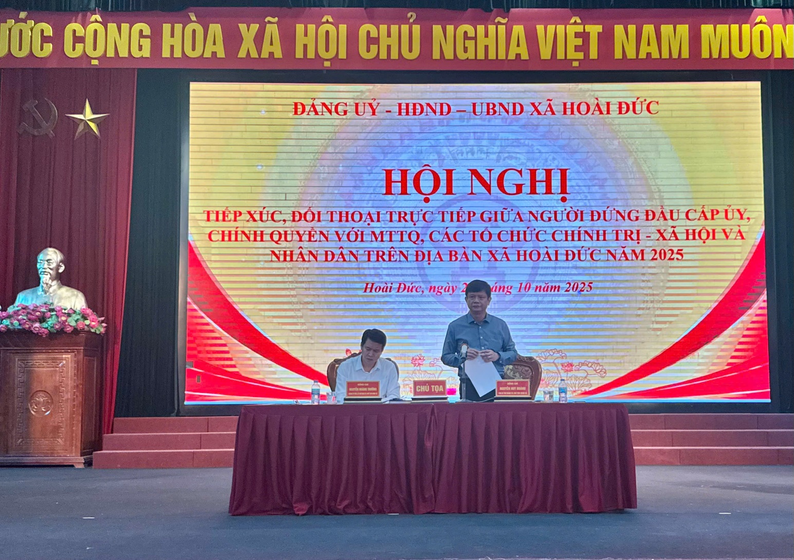 Hoài Đức tổ chức Hội nghị tiếp xúc, đối thoại trực tiếp giữa người đứng đầu cấp ủy, chính quyền với MTTQ, các tổ chức chính trị - xã hội và Nhân dân trên địa bàn xã năm 2025.- Ảnh 1.