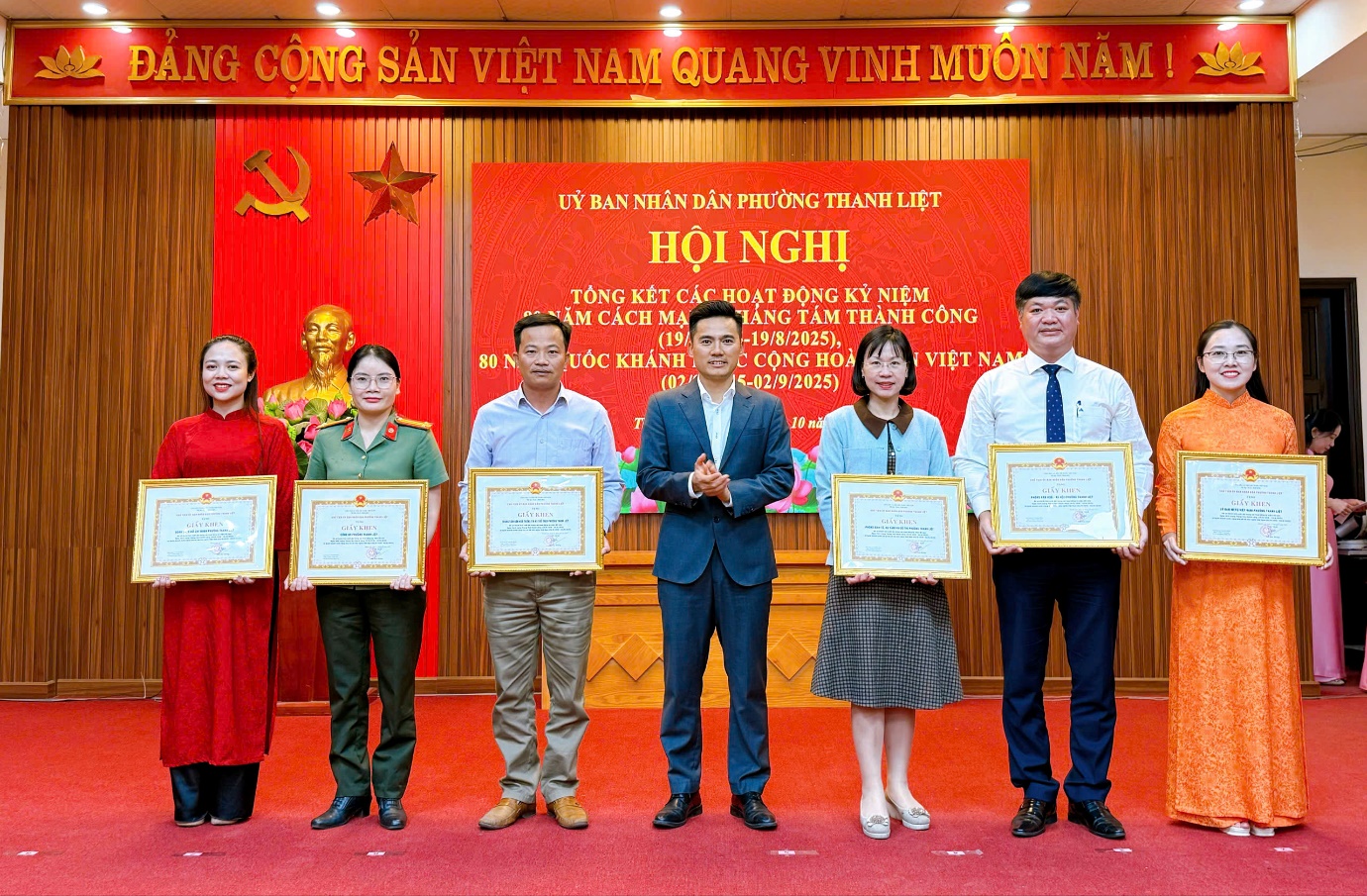 Phường Thanh Liệt: Khen thưởng 6 tập thể, 78 cá nhân có thành tích xuất sắc trong dịp kỷ niệm 80 năm Cách mạng tháng và Quốc khánh 2/9- Ảnh 3.