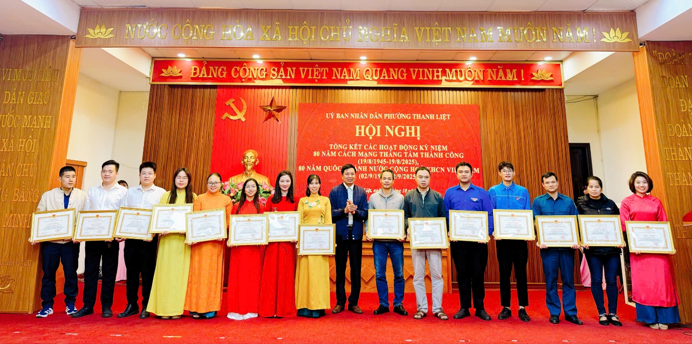 Phường Thanh Liệt: Khen thưởng 6 tập thể, 78 cá nhân có thành tích xuất sắc trong dịp kỷ niệm 80 năm Cách mạng tháng và Quốc khánh 2/9- Ảnh 7.