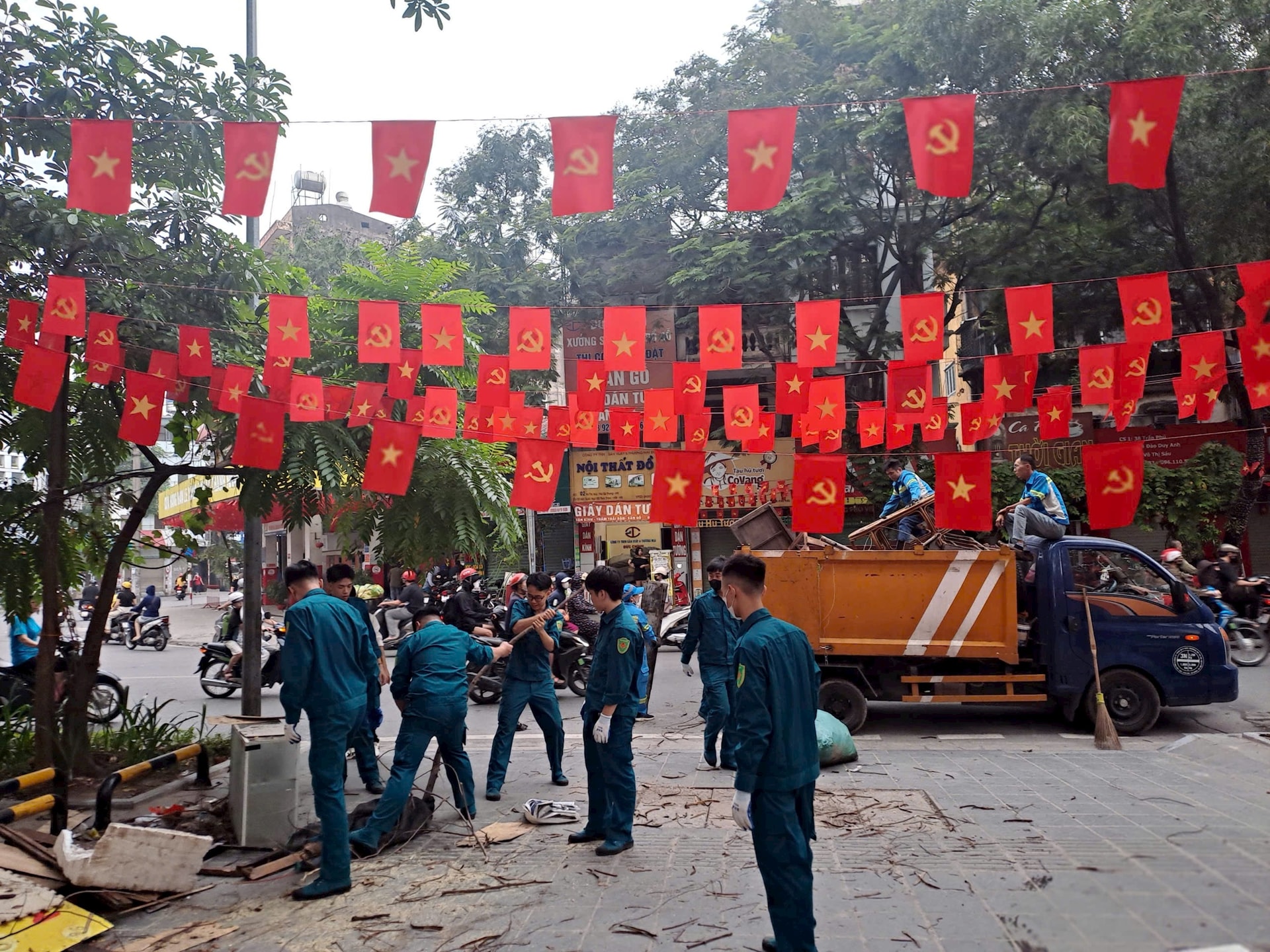 Phường Bạch Mai giải tỏa bãi xe tự phát, từng bước chỉnh trang Công viên Võ Thị Sáu- Ảnh 2.