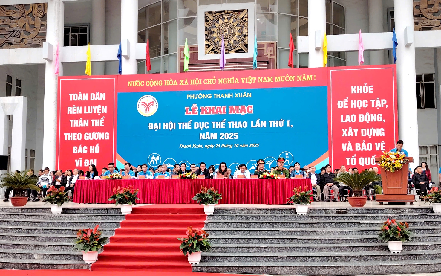 Các đại biểu tham dự Lễ khai mạc