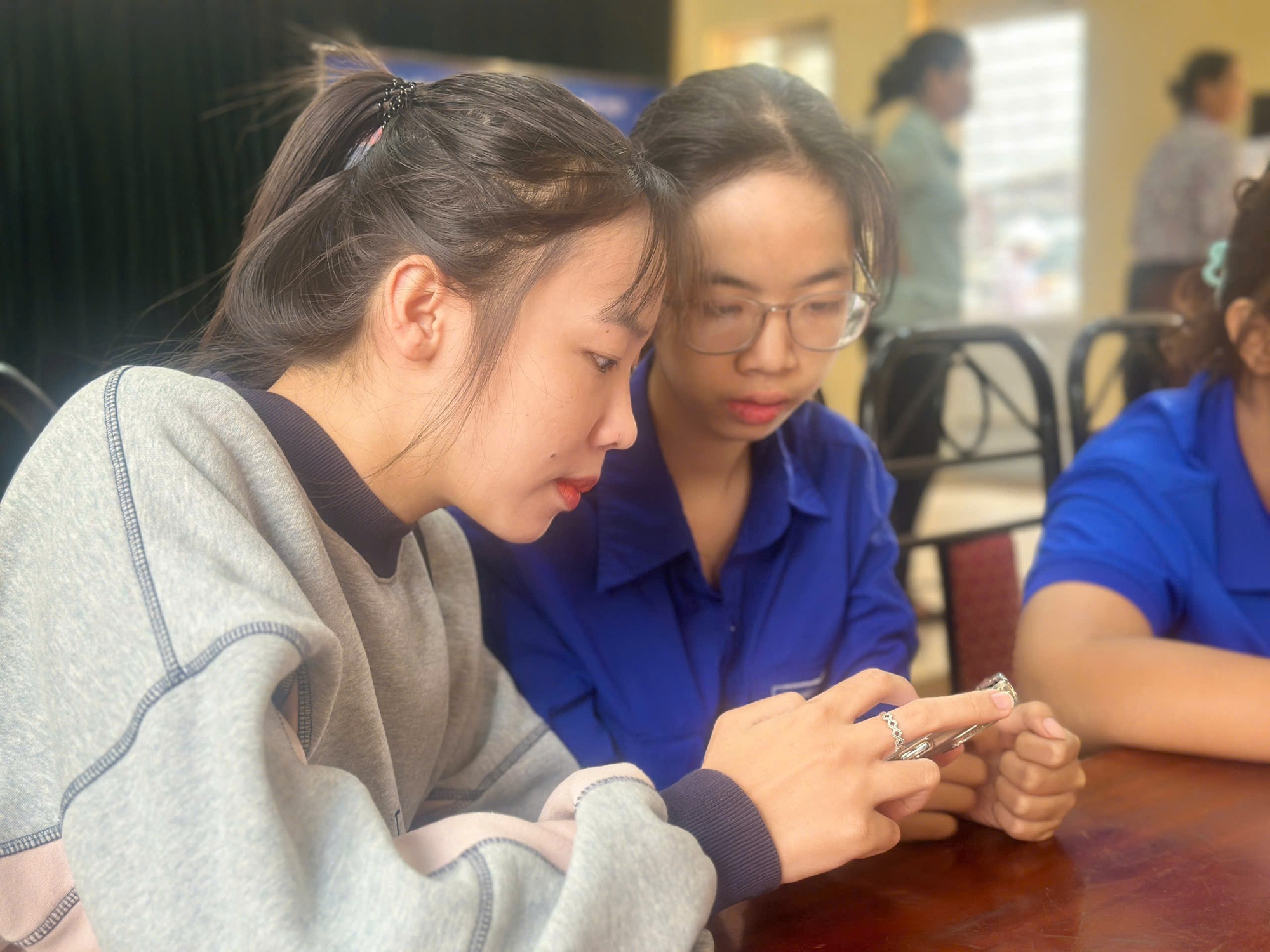 Tây Tựu: “Ngày Chủ nhật số” - Hơn 200 người dân được hỗ trợ sử dụng dịch vụ công trực tuyến- Ảnh 4.